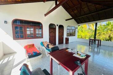 پانسیون Bougain Villa Guesthouse