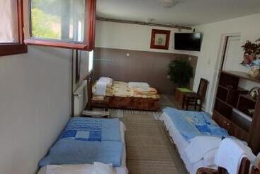 پانسیون Guesthouse Tadic