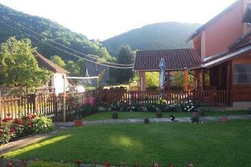 پانسیون Guesthouse Tadic