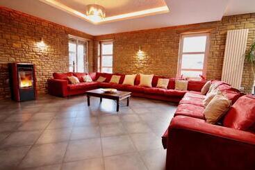 پانسیون La Villa Roannaise