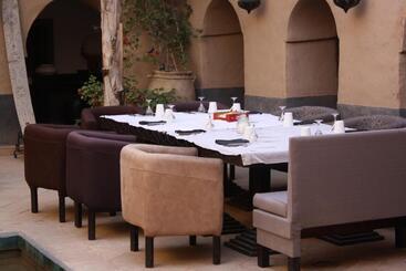 پانسیون Riad El Koudia