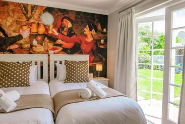 پانسیون Rozenburg Guest House