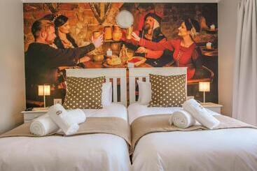 پانسیون Rozenburg Guest House