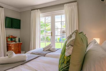 پانسیون Rozenburg Guest House