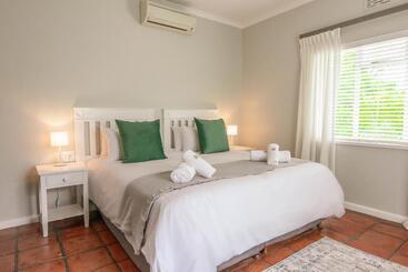پانسیون Rozenburg Guest House