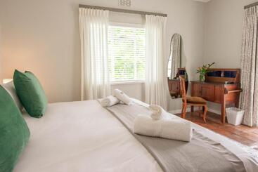 پانسیون Rozenburg Guest House