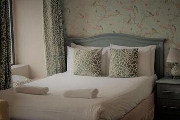 پانسیون The Waterfront Townhouse Accommodation