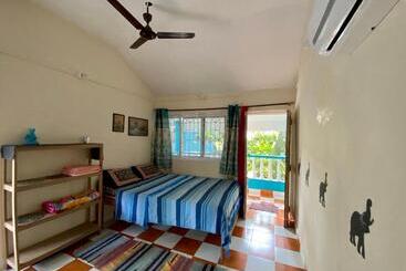 استراحتگاه Ff Space, Beach Property Only For Shanti Yoga People, Mandremarambol Beach