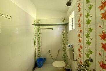 استراحتگاه Ff Space, Beach Property Only For Shanti Yoga People, Mandremarambol Beach