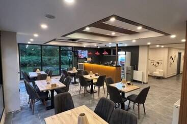 Ahsena Buti̇k Otel