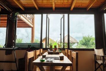تختخواب و صبحانه Moc Home Sapa