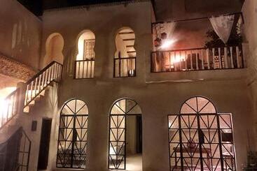 تختخواب و صبحانه Riad Dar El Caid   Palais Xiii Siecle