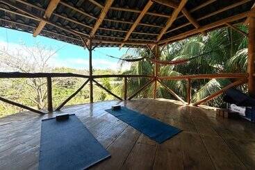 酒店 Don Jon S Surf And Yoga Lodge