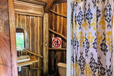 酒店 Don Jon S Surf And Yoga Lodge