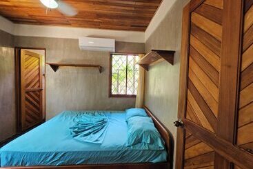 酒店 Don Jon S Surf And Yoga Lodge
