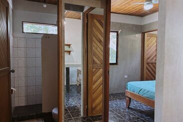 酒店 Don Jon S Surf And Yoga Lodge