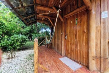 酒店 Don Jon S Surf And Yoga Lodge