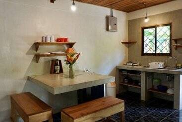 酒店 Don Jon S Surf And Yoga Lodge