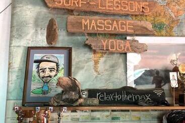 酒店 Don Jon S Surf And Yoga Lodge