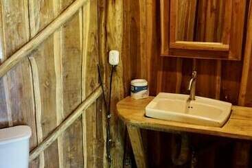酒店 Don Jon S Surf And Yoga Lodge