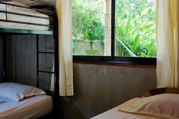 酒店 Don Jon S Surf And Yoga Lodge