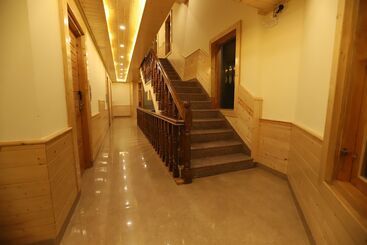 هتل Golden Wood Manali