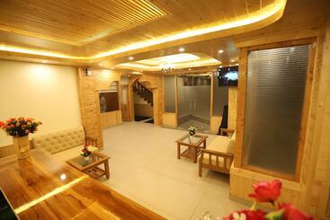 هتل Golden Wood Manali