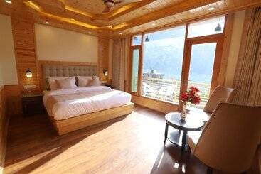 هتل Golden Wood Manali