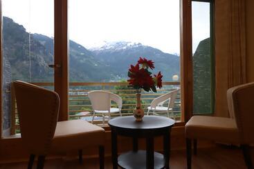 هتل Golden Wood Manali