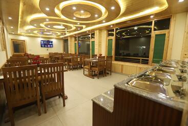 هتل Golden Wood Manali