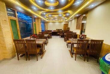 هتل Golden Wood Manali