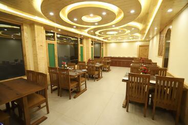 هتل Golden Wood Manali