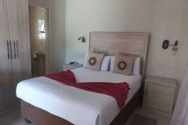 هتل Palm Afrique Lodge Botswana
