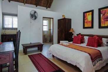 هتل Palm Afrique Lodge Botswana