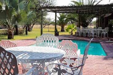 هتل Palm Afrique Lodge Botswana