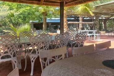 هتل Palm Afrique Lodge Botswana