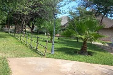هتل Palm Afrique Lodge Botswana