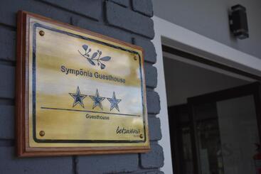 پانسیون Symponia Guest House