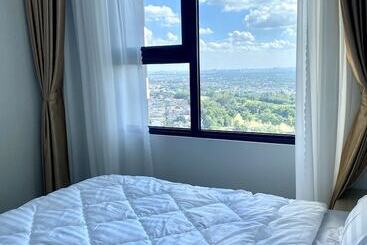 The Emerald Golf View