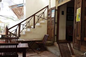 تختخواب و صبحانه Stone Town Cafe And Bed &breakfast