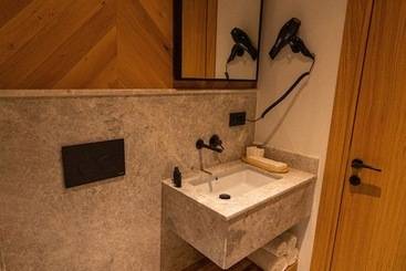 مسافرخانه Leone Cunda Edition Otel