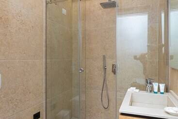 هتل B&b Champagne Vlore Bay