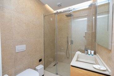 هتل B&b Champagne Vlore Bay