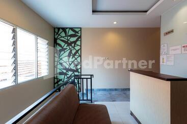 هتل Ichiza Room Redpartner