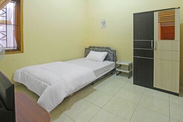 هتل Kemuning Guesthouse By Oyo