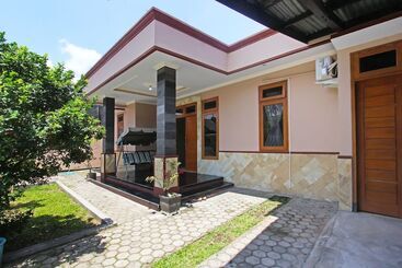 هتل Kemuning Guesthouse By Oyo