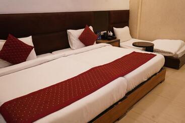 هتل O Delhi, Near Metro Station Karol Bagh