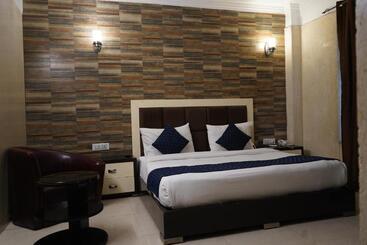 هتل O Delhi, Near Metro Station Karol Bagh