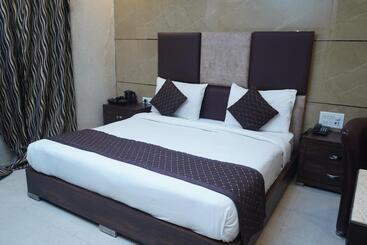 هتل O Delhi, Near Metro Station Karol Bagh