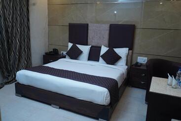 هتل O Delhi, Near Metro Station Karol Bagh